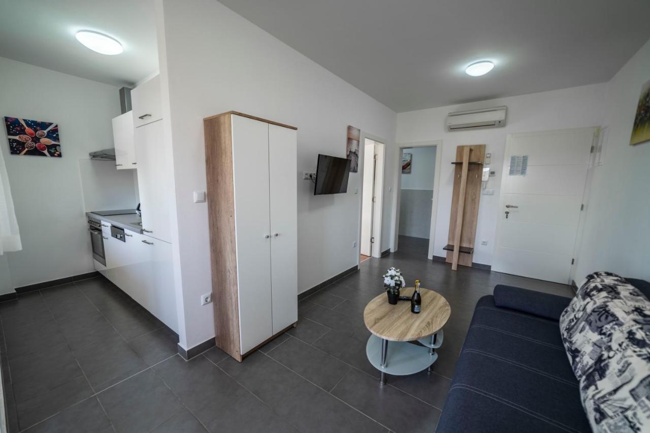 PUY Apartments Adriana מראה חיצוני תמונה