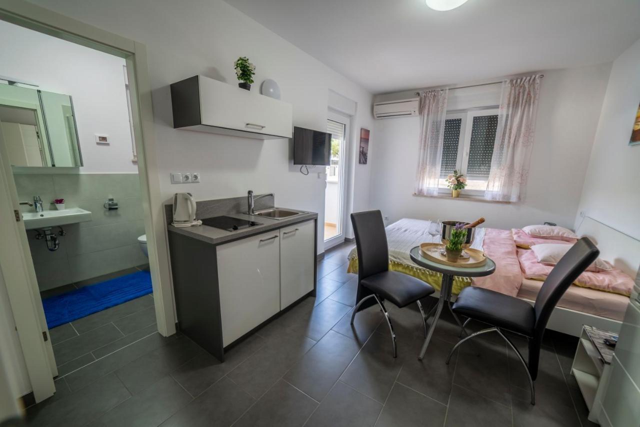 PUY Apartments Adriana מראה חיצוני תמונה